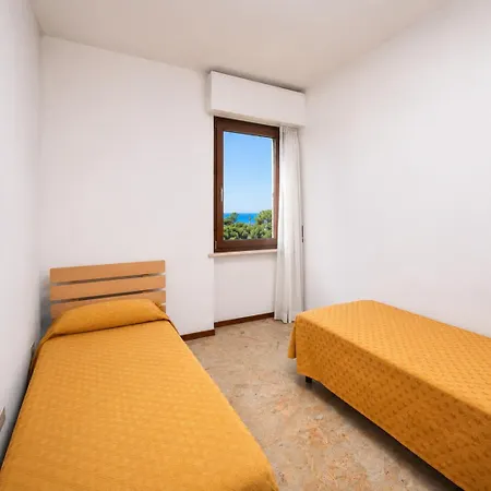 Lt Miramare Fronte Mare Con Garage Appartement