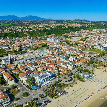 Lt Miramare Fronte Mare Con Garage Appartement Giulianova