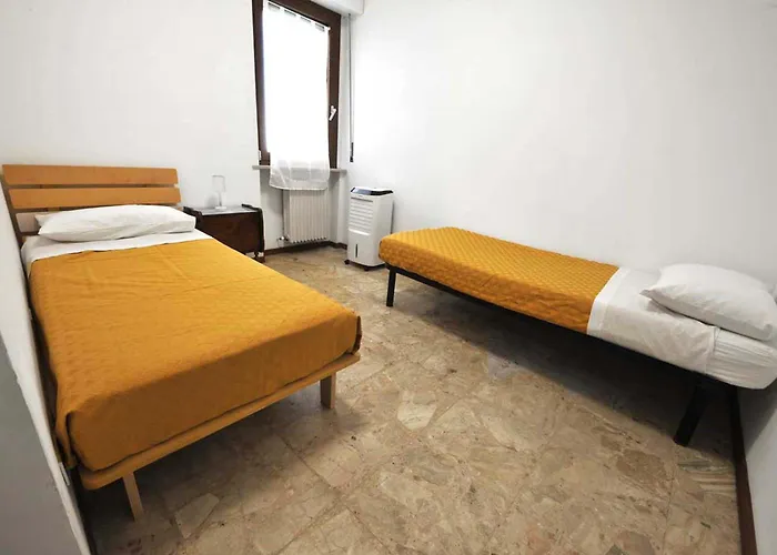 Lt Miramare Fronte Mare Garage Privato جوليانوفا